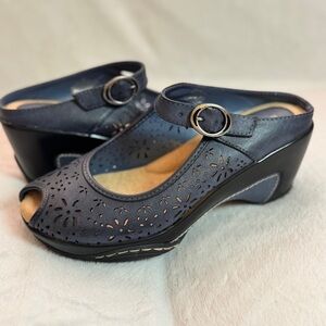 Navy Blue Mary Jane Style Slip On Laser Cut Sandals Women's Sz 6.5 Key Hole Toe